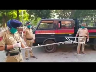 Vip security wing of chandigarh police has devised this unique way of tackling non coopera