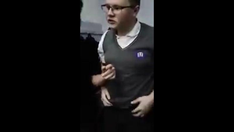 Школьник щемит терпилу