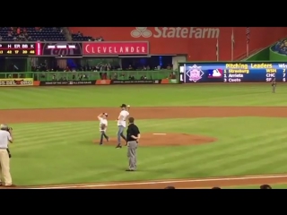 @willevy @gutierrezelizabeth #elizabethgutierrez #williamlevy #tophy #kailey #marlinspark ⚾🔥#miami #newphoto #baseball #baseba