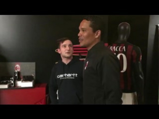 Carlos bacca signing autographs and taking pictures with fans inside casa milan [via @luca cilli] #acmilan x264