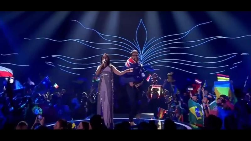 Австралиец показал жопу на евровидиние 2017г