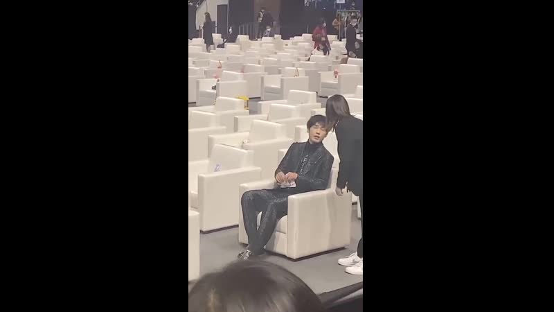 #baiyu полюбуйтесь на красивого парня в маске