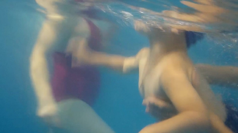 Андрюша в бассейне аквамарин