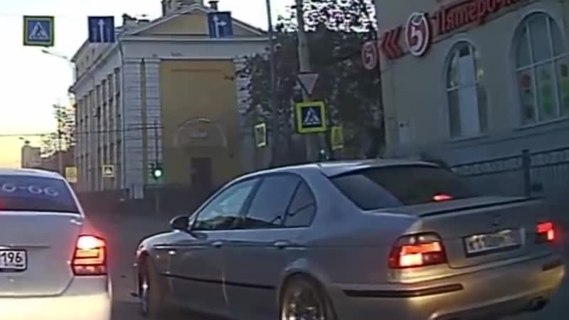 Хонда сбила троих на тротуаре екатеринбург дтп