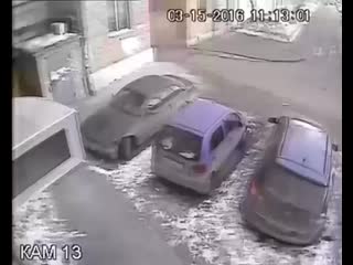 Мусоровоз переехал женщину 480 mp4