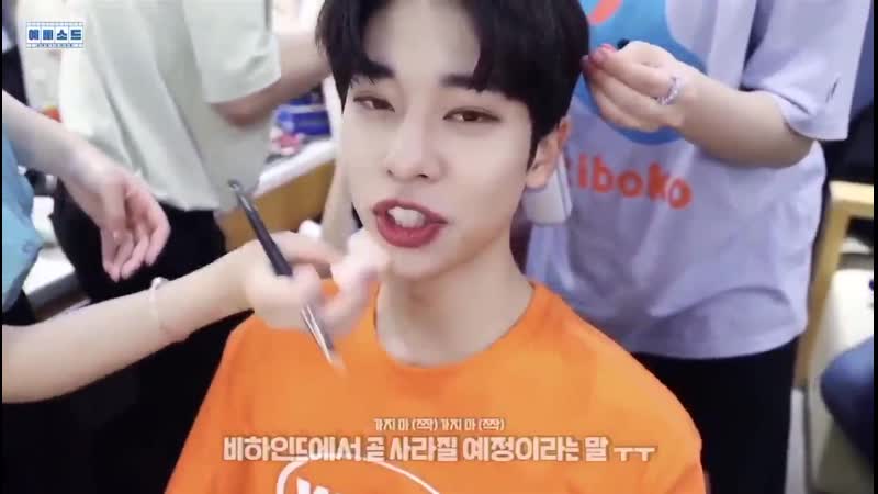 Skz’s voices in ab6ix’s backstage video changbin jisung hyunjin amazed because a song from a commercial is available on the ka