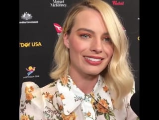 ↳ margot robbie no tapete vermelho do g’day usa gala