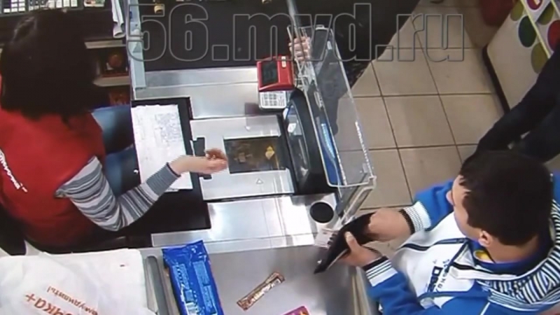 Обман кассира в бугуруслане (только баба наебала, мужик лоханулся)