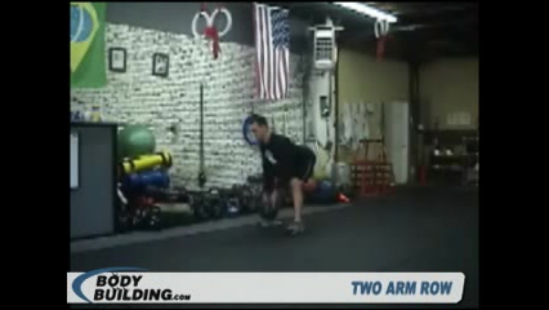 Тяга гири в наклоне двумя руками