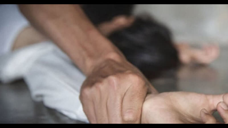 28 мужчин обвинили в групповом молодые 18 летней девочки все арестованы