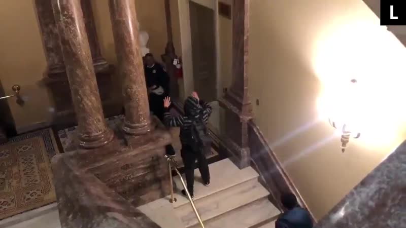 Капитолий захватывают сторонники трампа