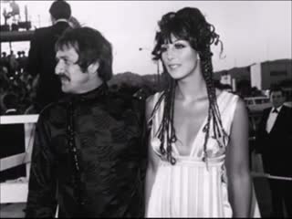 Cher speaks about sonny bono and tribute to sonny & cher for im not in love by 10cc