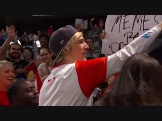 Xqc раздает свои шмотки