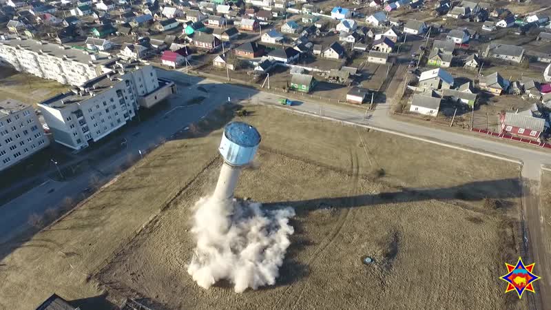 Выбух і 37 мятровая вежа кладзецца на зямлю разбурэнне захапляе