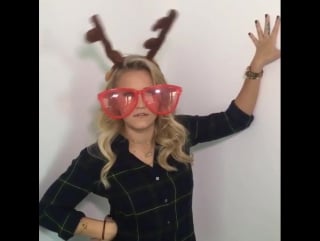 Toot toot! @emilyosment is here to wish you a happy holiday season!!! ❤️ #youngandhungry