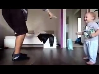 Adorable 2 year old is very happy to dance! самый крутой батл за всю историю рунета