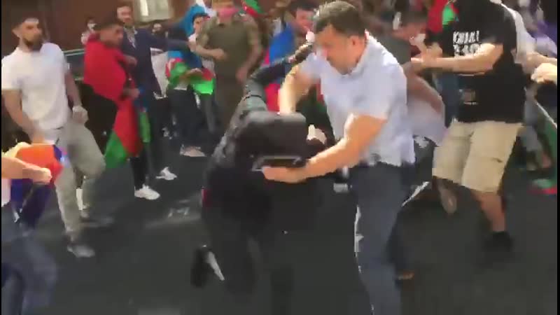 Армяне и азербайджанцы