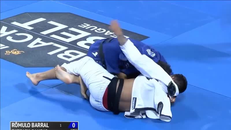 Romulo barral knee cut collection