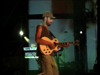 Sons of gaïa live 2006 neoules 001 intro smile