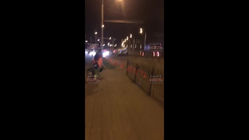 Калуга у грузовика отказали тормоза! снес микроавтобус