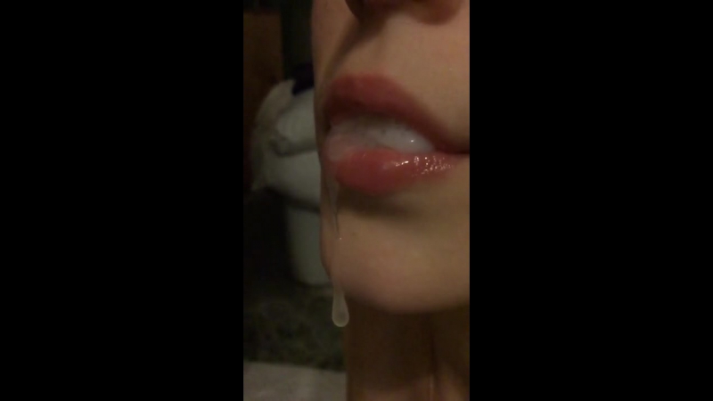 Motion porn video – Замедленно выпускает сперму изо рта fill cum sperm from mouth slow motion