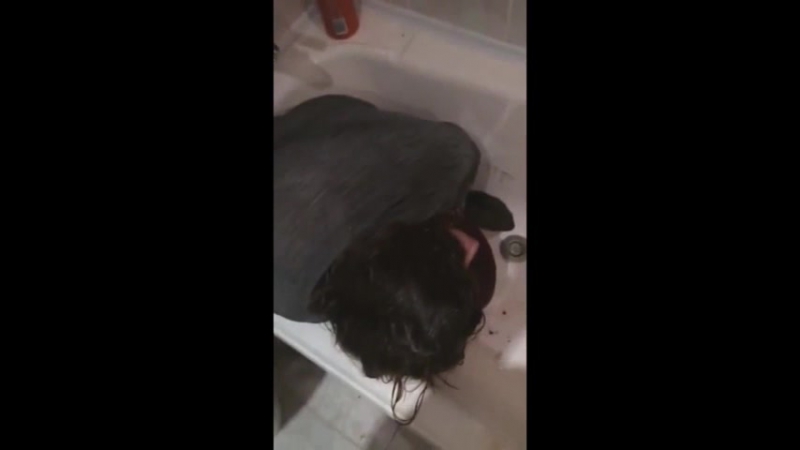 Реалии вписок девушку заблевали, обоссали и потушили окурок об голову 18+ жесть