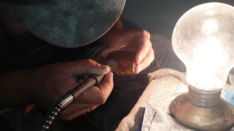 Полироа / янтарь / бурштин / amber / 琥珀色 /