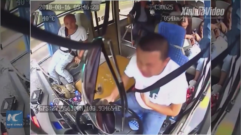 Сила духа! раненый водитель не потерял управление автобусом