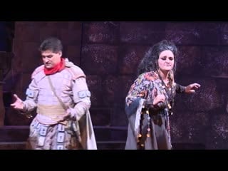 Julia pronyaeva condotta ellera in ceppi il trovatore