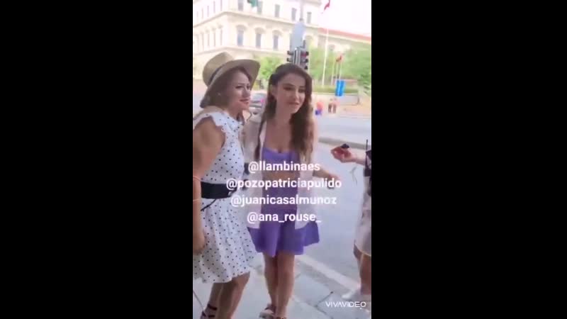 Özge gürel with spanish fans