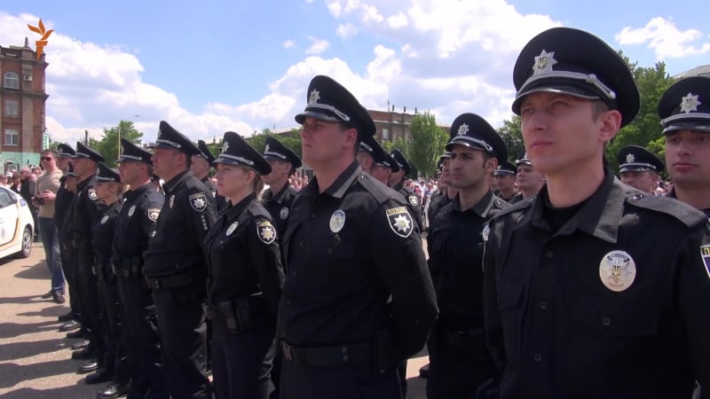 В северодонецке патрульные полицейские приняли присягу