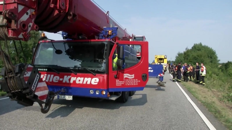 Crane accident germany liebherr ltm mobile fail accidente con grua