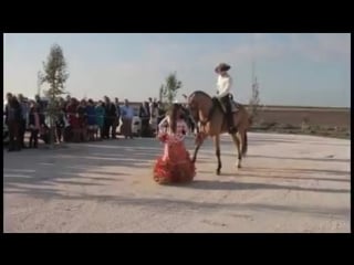 Sevillana con caballo