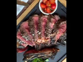 Подтвержденный just look at that côte de boeuf cooked to perfection !! @gordonramsaybarandgrill