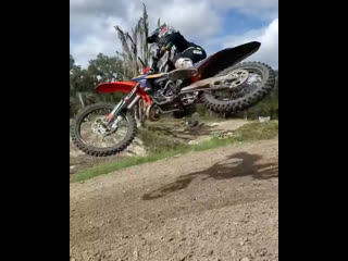 The young gun @dangerboydeegan enjoying some low flying time in prep for mini o’s wearing the armega x ray goggles