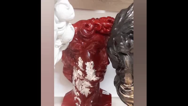 Кашпо и гипсовая скульптура