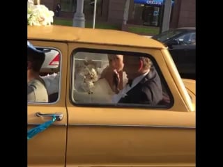 Башаров с невестой в запорожце