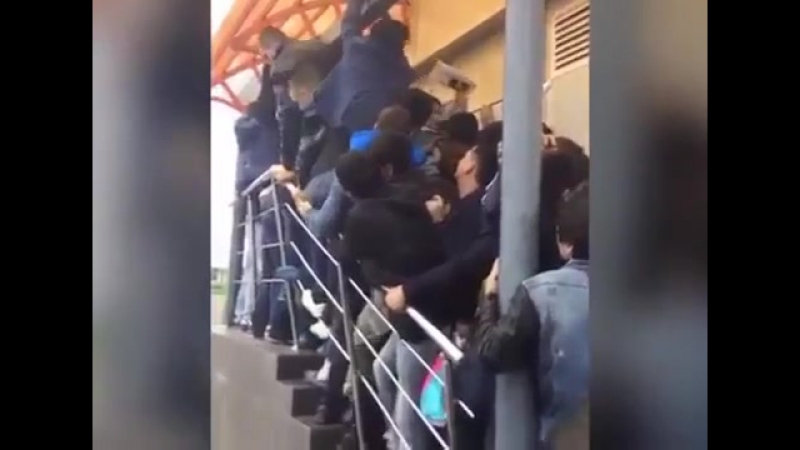Поток мигрантов снес ограждение в новом ммц калужской области