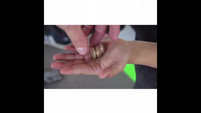 Водночас зворушливе та неоднозначне відео