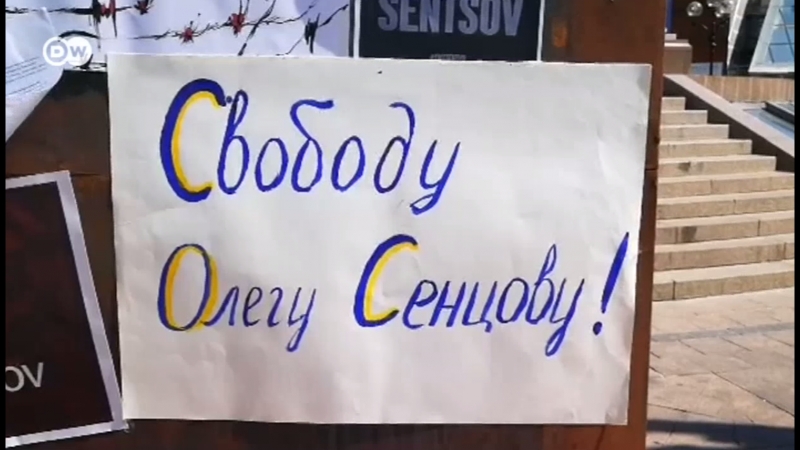 Жители киева поддерживают голодающего в российской тюрьме сенцова