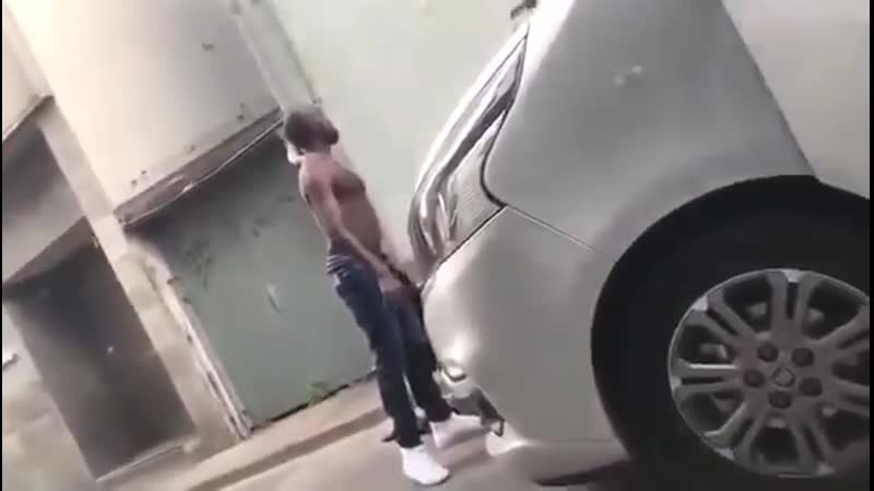 Негр решил использовать характерный для blm прием блокирования личного автотранспорта, но нарвался на поляков