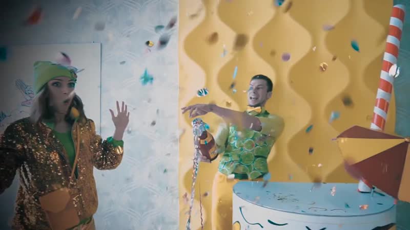 Молодые бармен шоу с викой и артемом