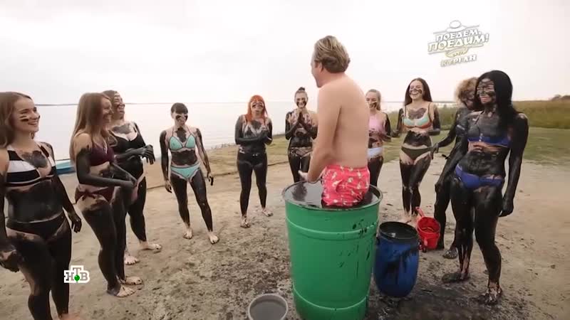 Джон уоррен принимает оздоровительные грязевые ванны