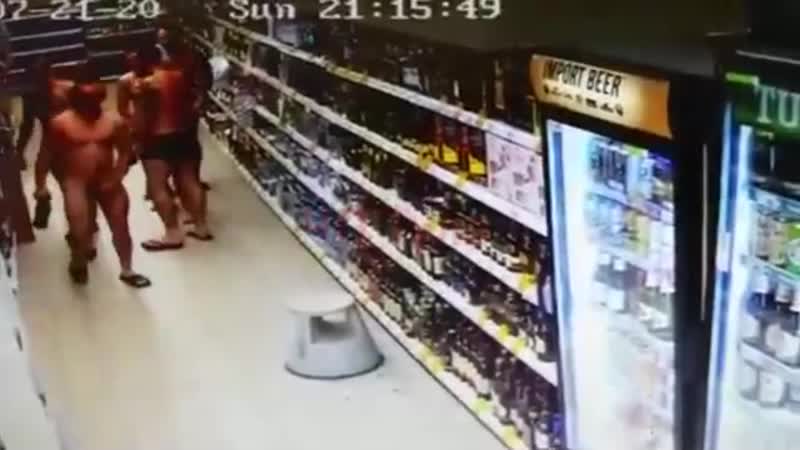 Голые мужчины в "пятерочке" в щекино!