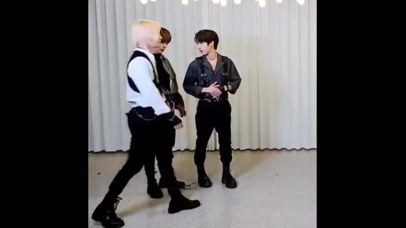 Minho patted jisungs tummy and jisung went, thats my bae tummy in korean so minho patted