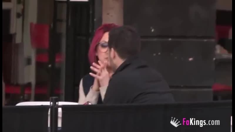 La chica de la ong quiere grabar porno julian y el equipo fak al ataque !
