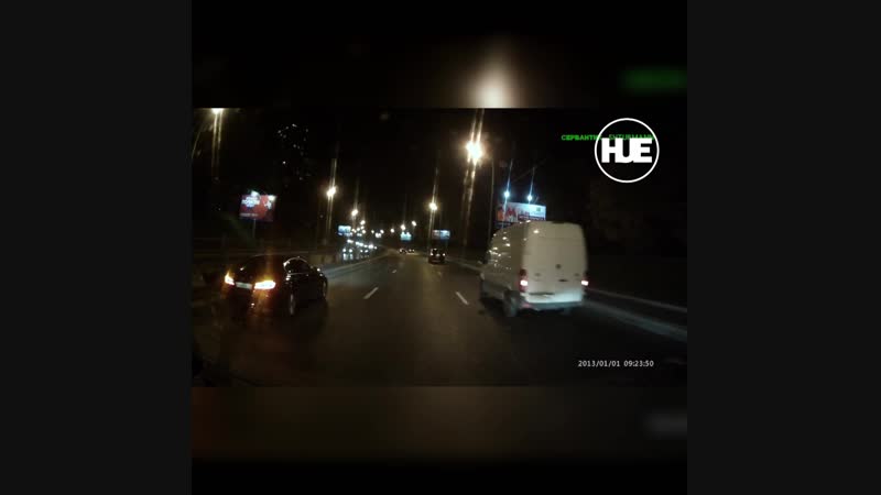 В москве неравнодушный водитель помог псу выбраться из своего рода ловушки