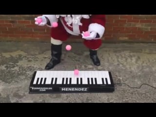 Happy new year, исполнил мячиками