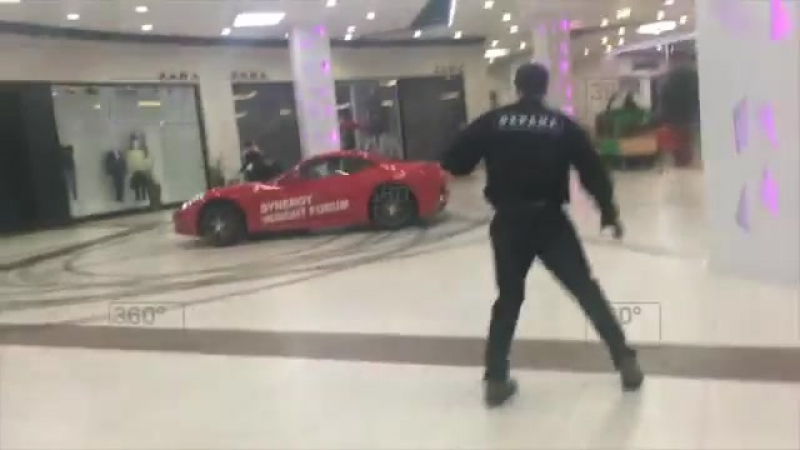 Безумная гонка мажора на ferrari по торговому центру в москве