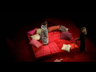 Lizard in a woman's skin, opening scene & credits